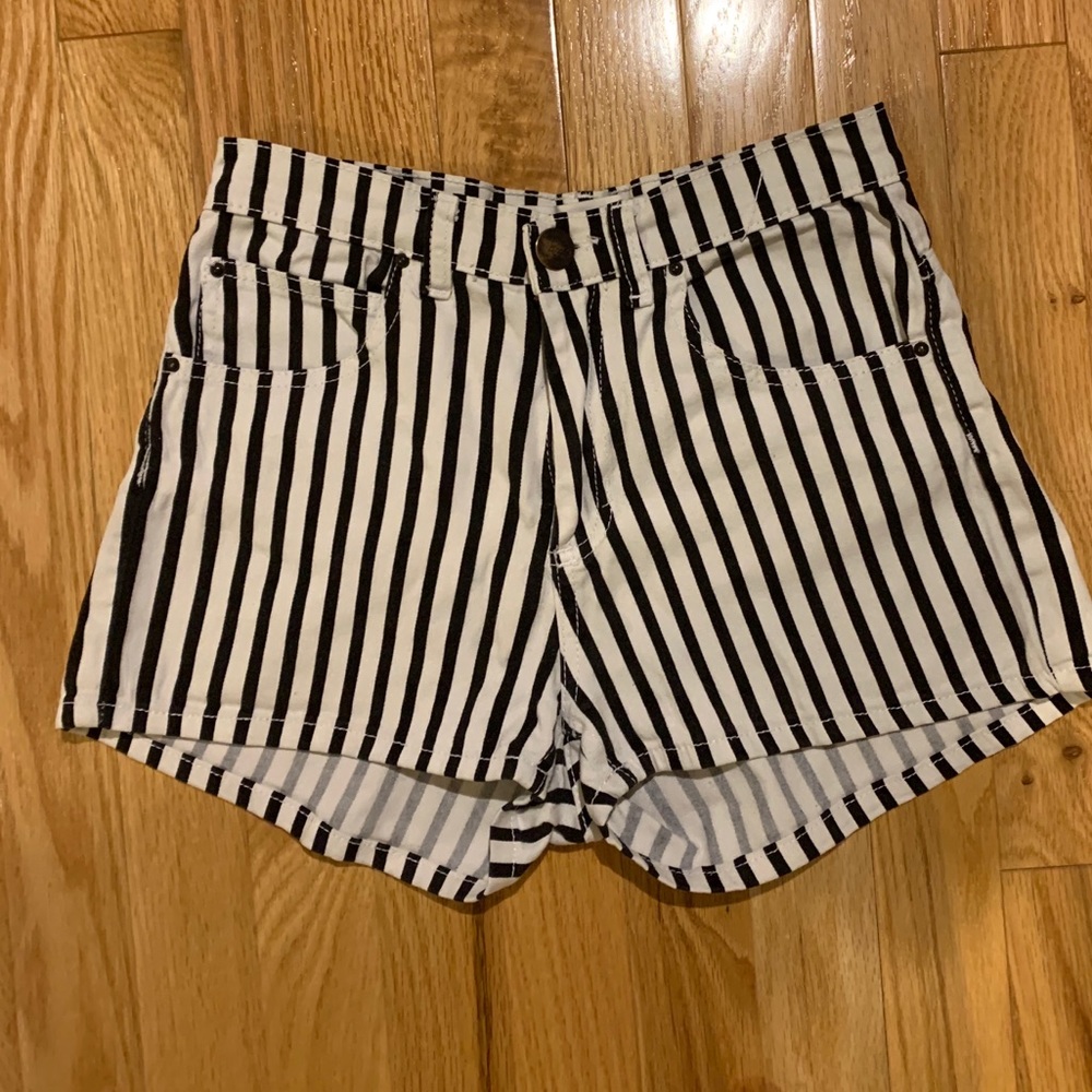 shorts - Picture 2 of 4
